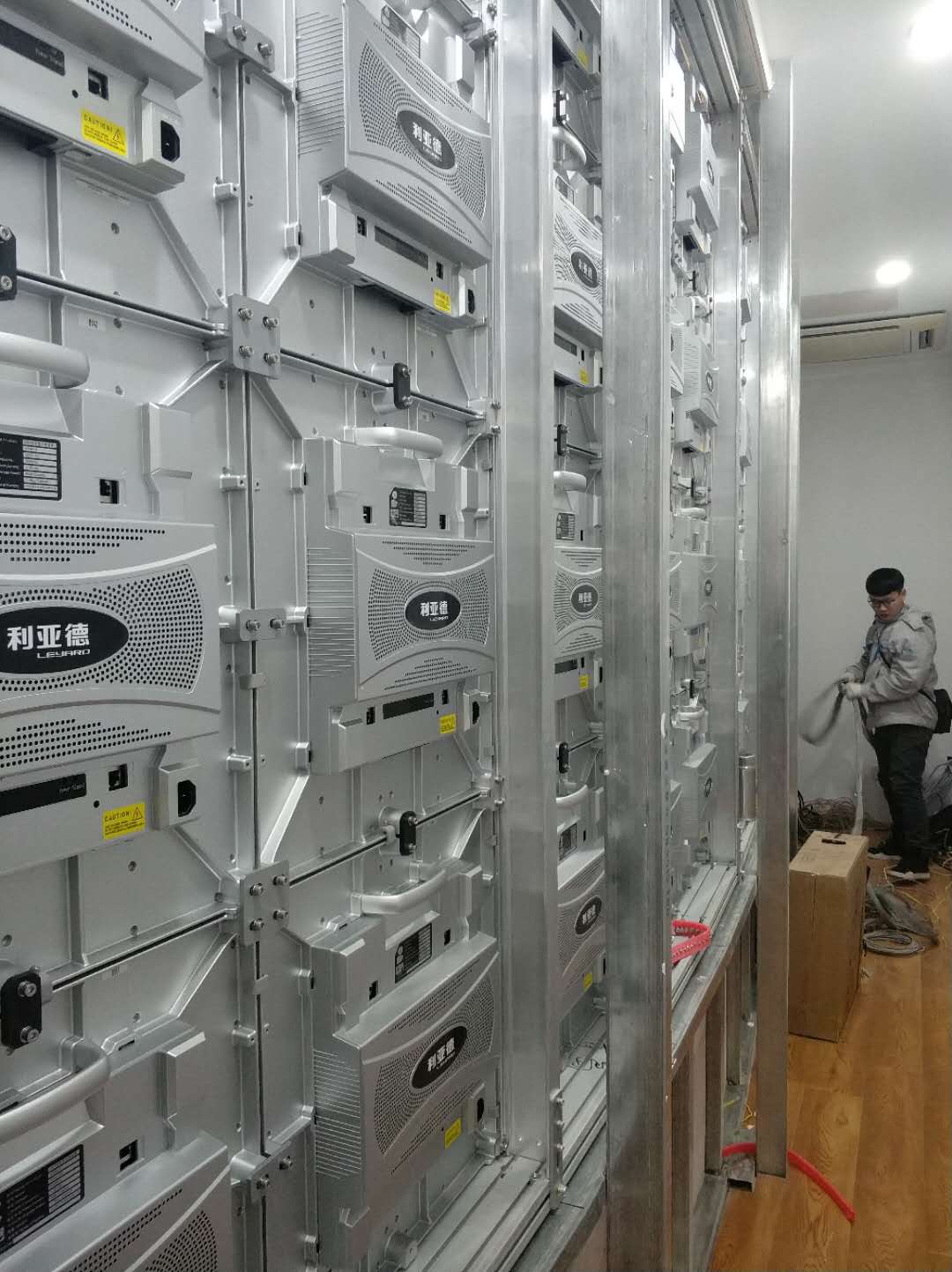 青島陸達(dá)投資有限公司監(jiān)控、LED屏及公共廣播項(xiàng)目